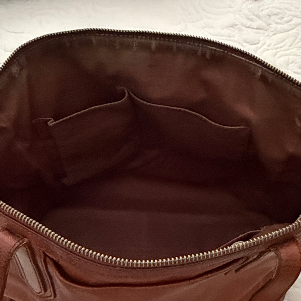 Elegant Brown Leather Tote Bag - Picture 5 of 12